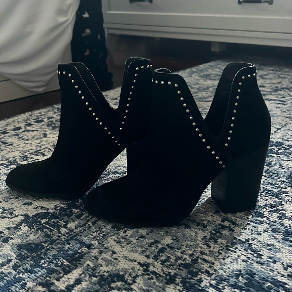 Steve Madden booties. Worn 1x. Great condition. Size US 7.